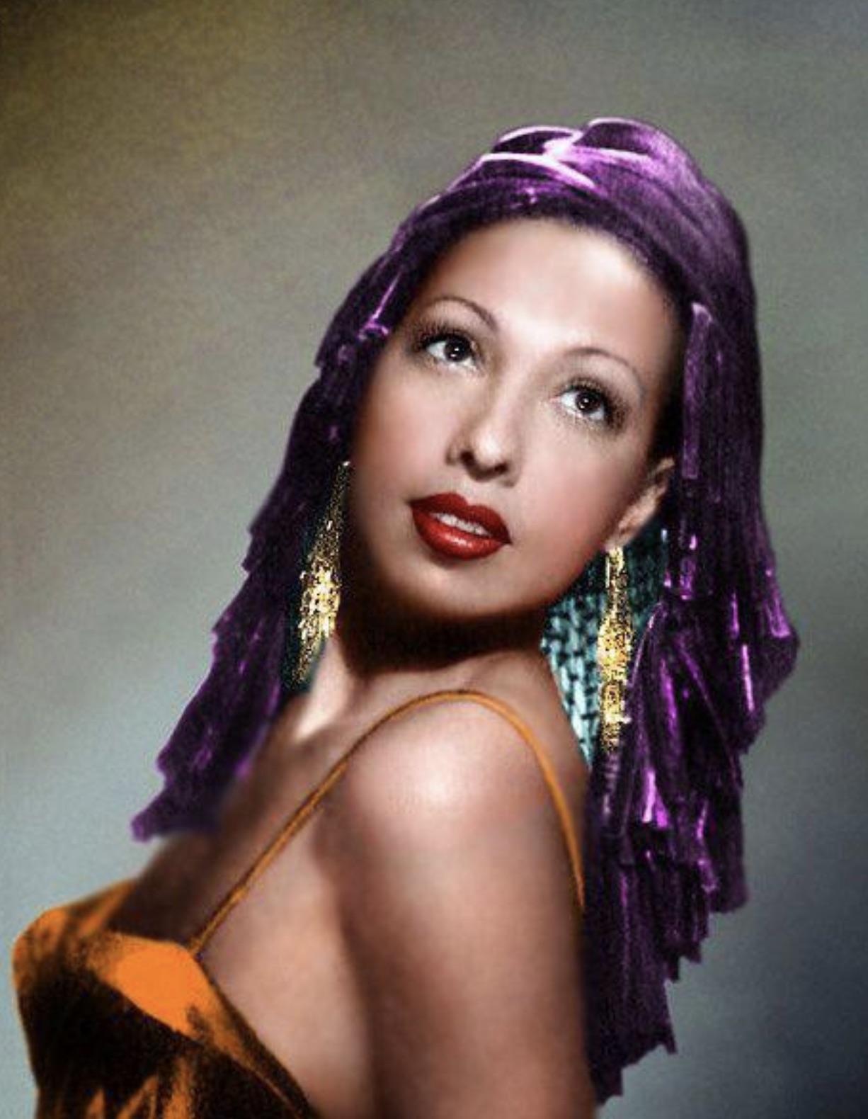 Joséphine Baker in the 20s, a singer, dancer, actress, the quintessential flapper figure, a civil rights activist who refused to sing in front of segregated audiences she also was a French Resistance fighter. 